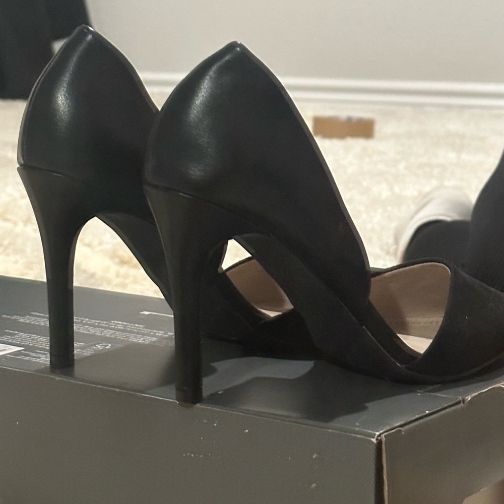 Black Pumps